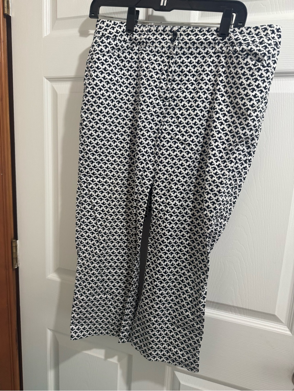 Women's Black and White Patterned capris